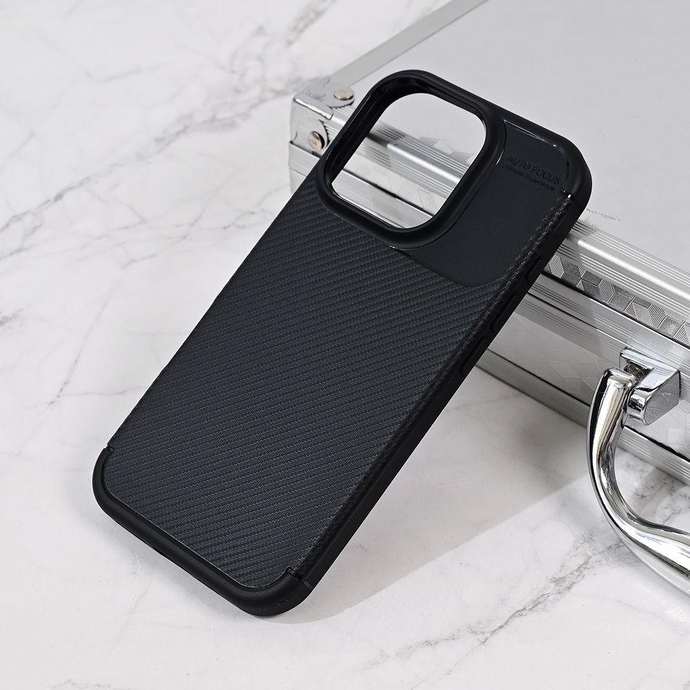 Maska za Apple iPhone 16 Pro — Defender Carbon, crna