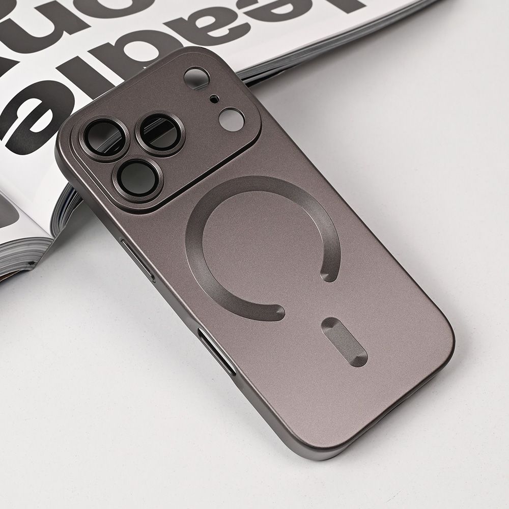 Maska za Apple iPhone 17 Pro — Magsafe Chrome, siva