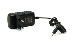 Punjač — Univerzalni za tablet iglica 5V-2A